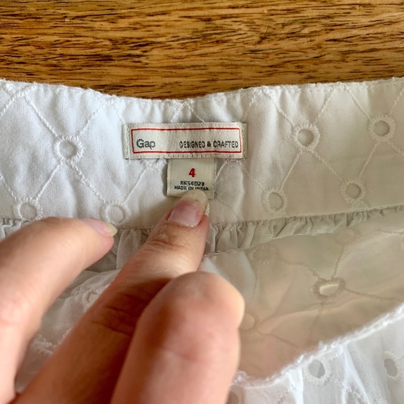 Gap White Eyelet Skirt Sz 4 - Picture 2 of 3
